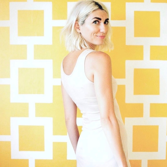 Meet your Posher, Beth - Picture 2 of 8